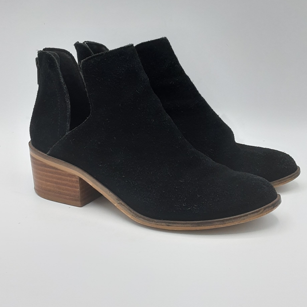 Steve Madden Lancaster suede leather ankle bootie.